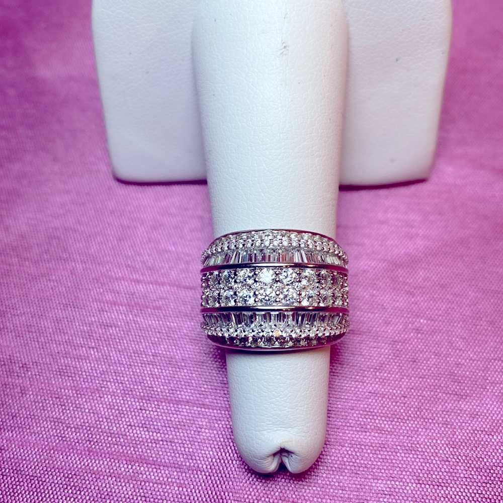 Bella Luce White Diamond Simulant Ring - Picture 6 of 12